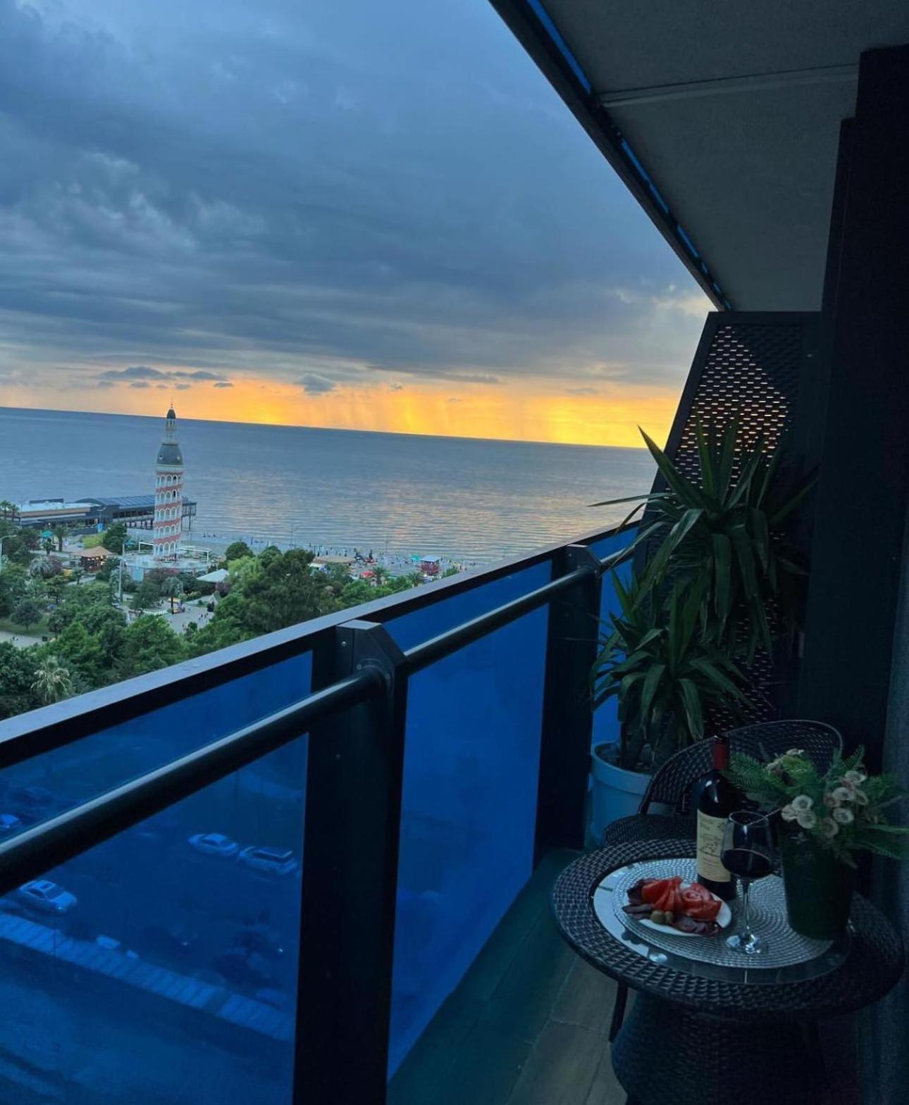Luxury Panorama Sea View Apartment & Central Batumi Eksteriør bilde