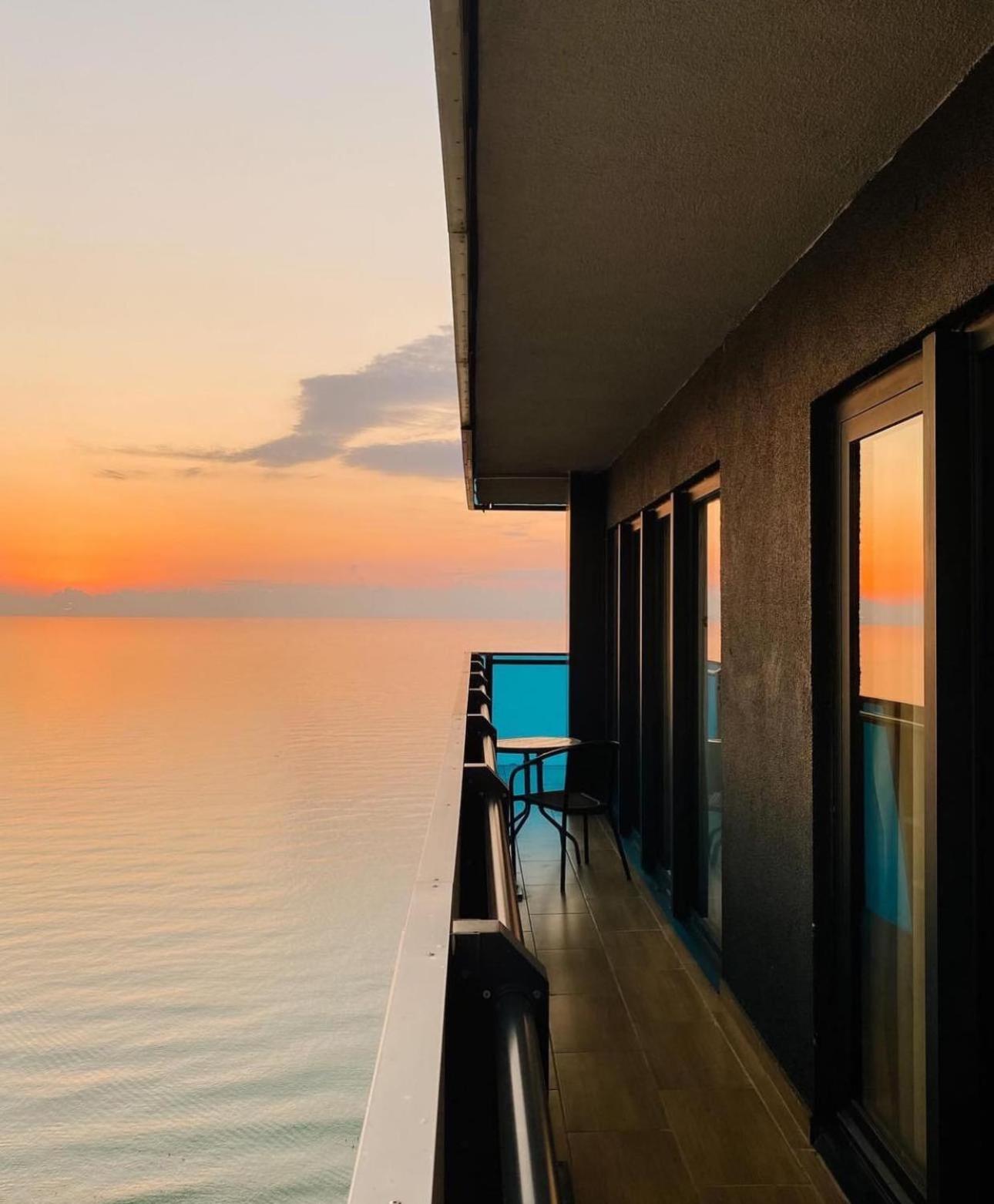 Luxury Panorama Sea View Apartment & Central Batumi Eksteriør bilde
