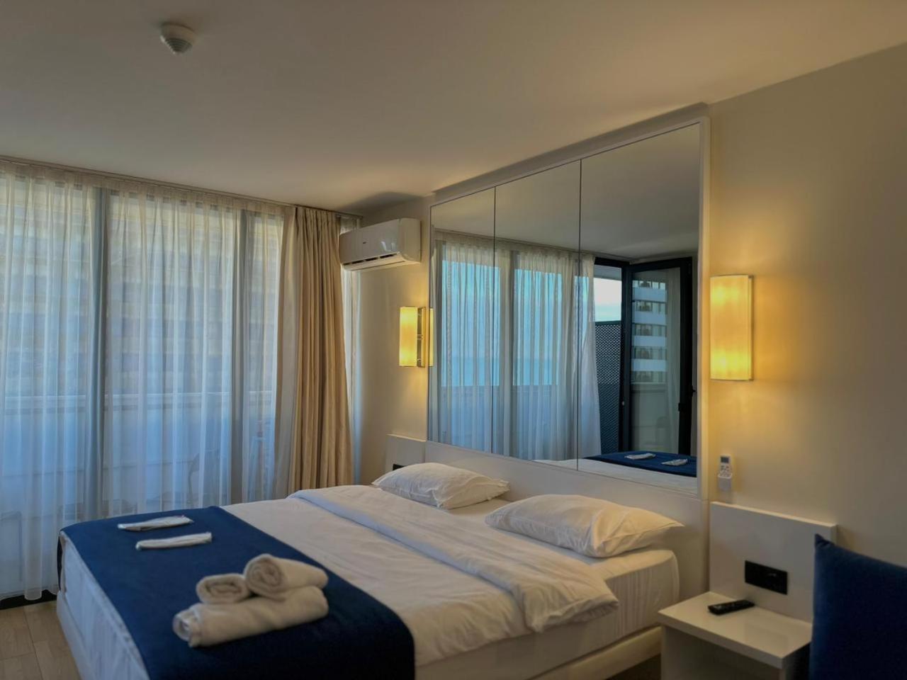 Luxury Panorama Sea View Apartment & Central Batumi Eksteriør bilde
